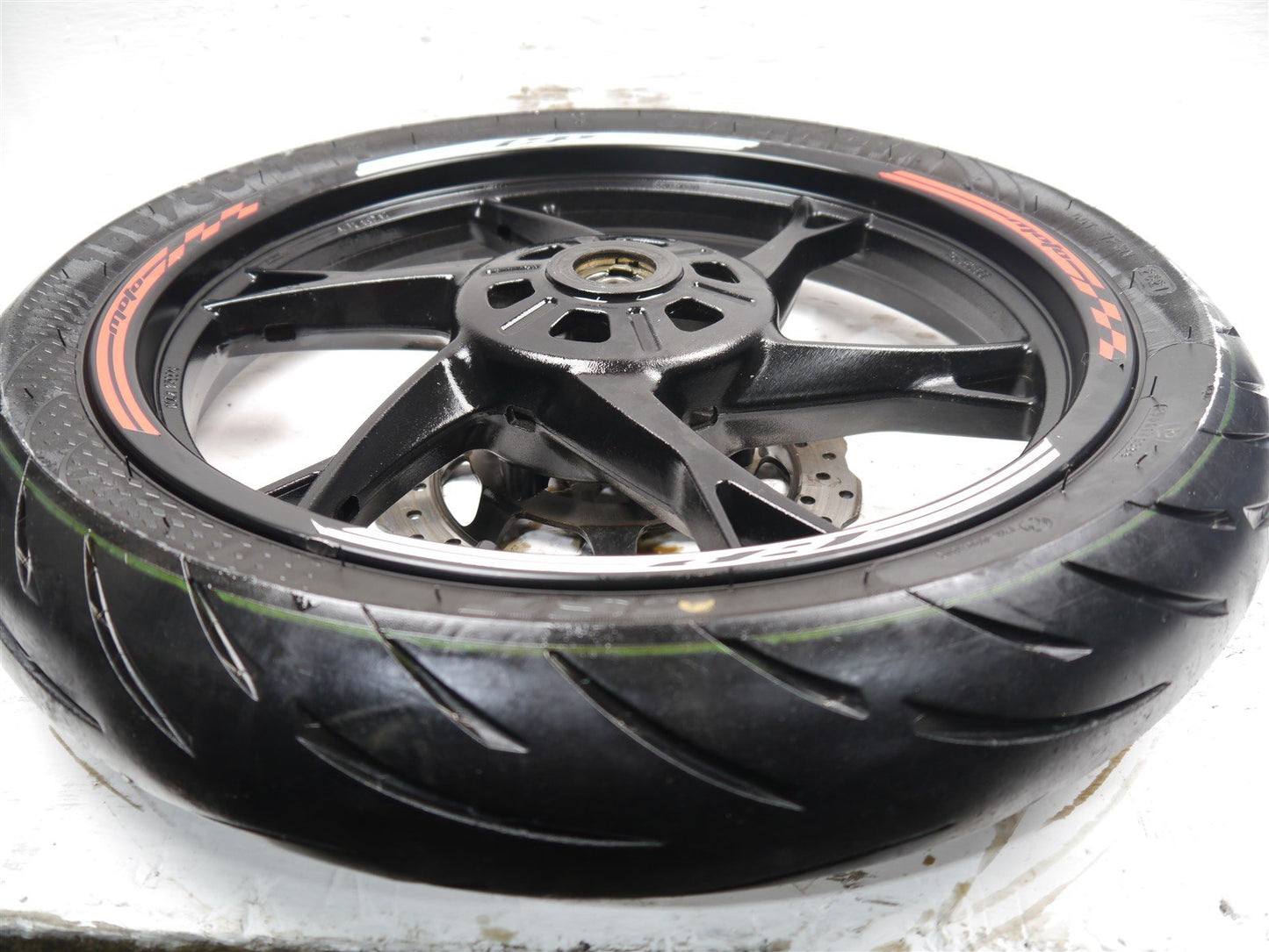 KEEWAY RKF 125 2021-2023 FRONT WHEEL AND TIRE