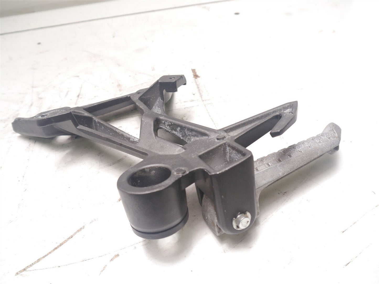 LEXMOTO LXR125 SY125 LXR SY 125 JUST 76 MILES! RIGHT REAR FOOTREST HANGER & PEG