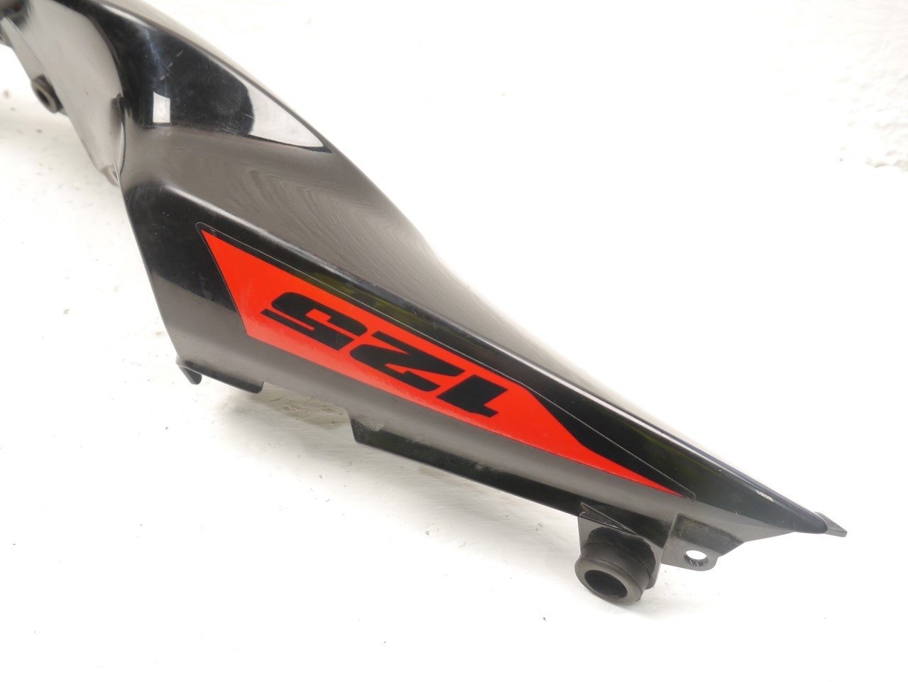 SUZUKI GSXS 125 2017-2021 RIGHT SIDE PANEL