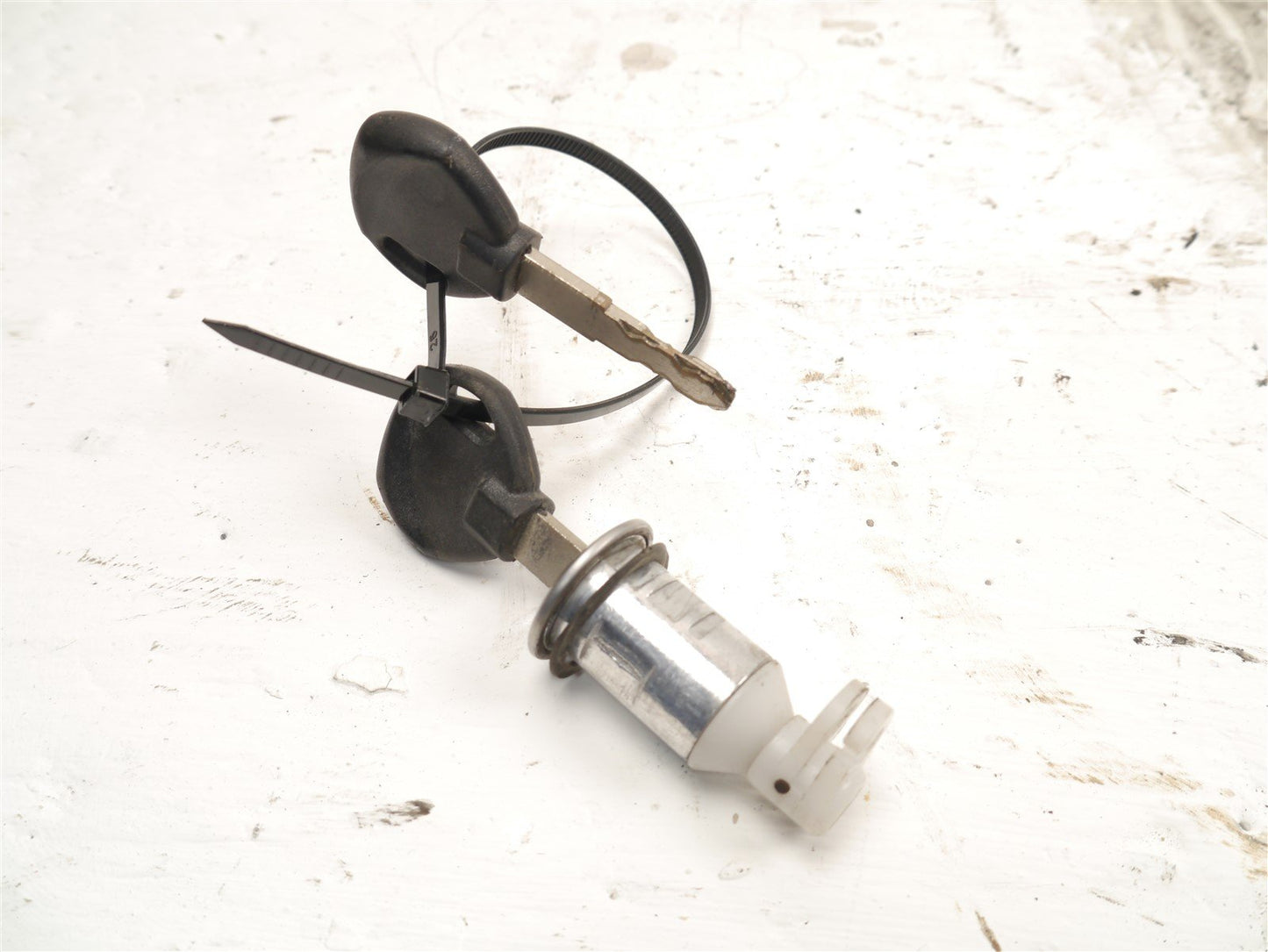 SINNIS SHUTTLE 2018-2022 SEAT LOCK & KEYS
