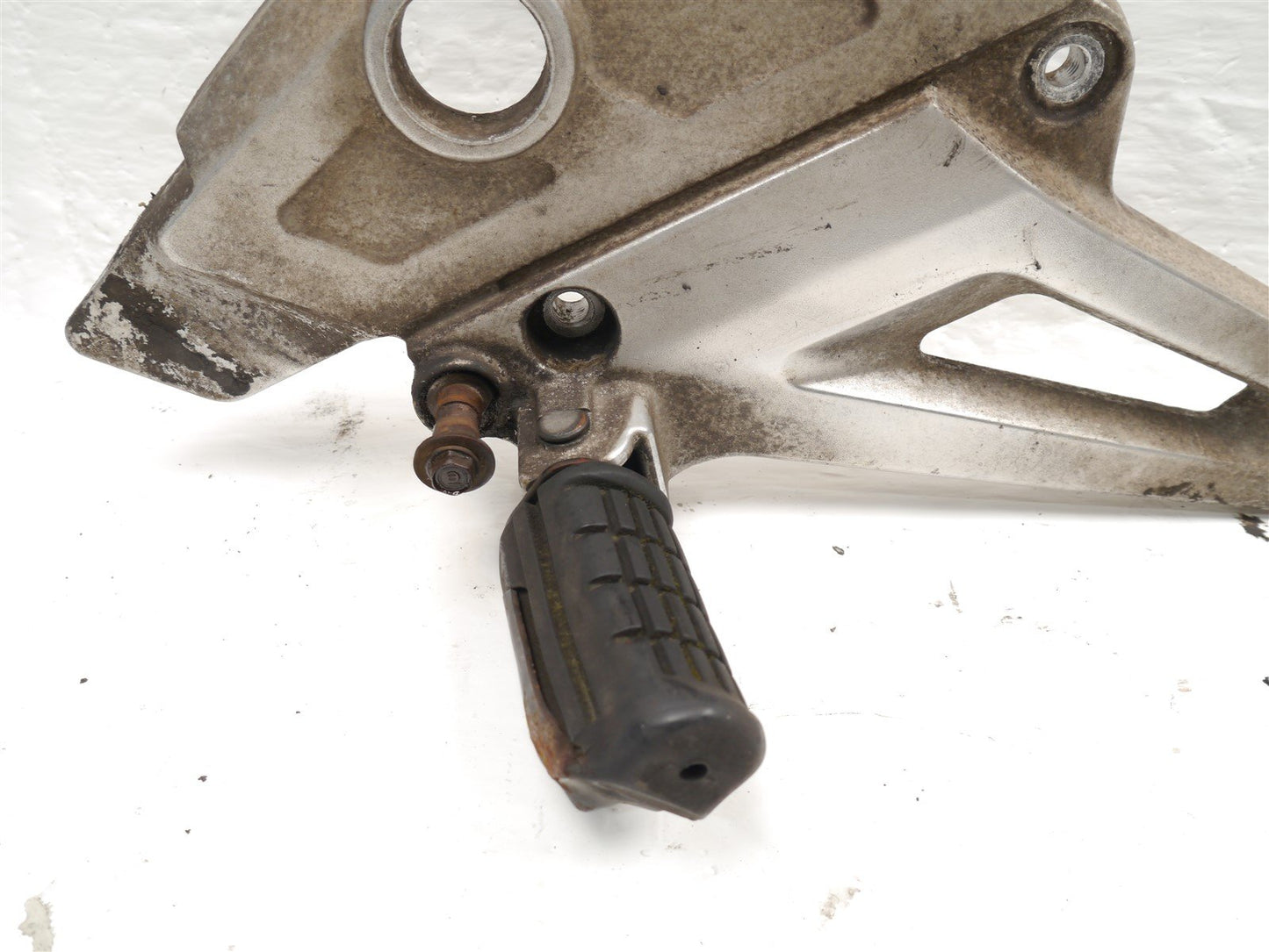HONDA CBF 250 2004-2008 LEFT FOOTREST HANGER & PEGS