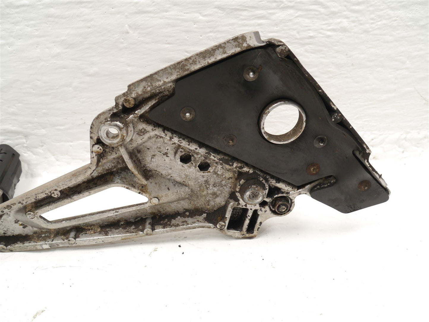 HONDA CBF 250 2004-2008 LEFT FOOTREST HANGER & PEGS