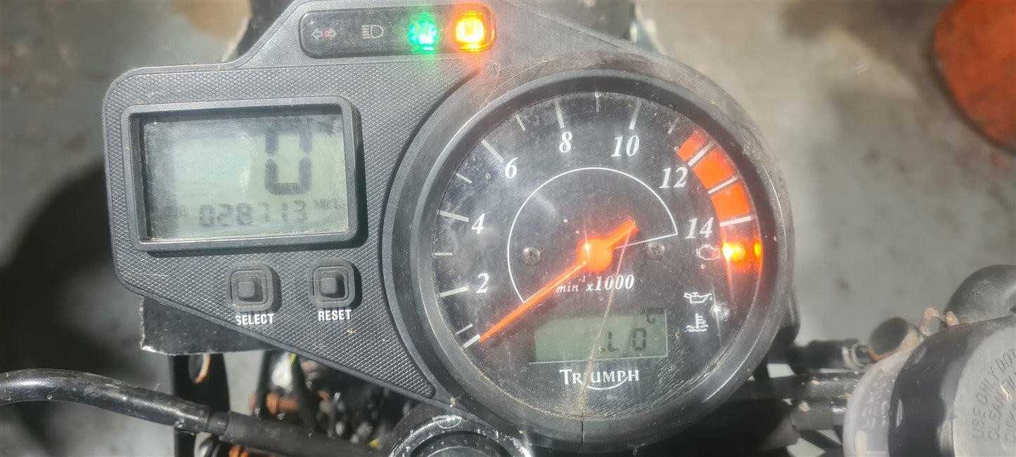 TRIUMPH DAYTONA 955i 2002-2006 CLOCKS INSTRUMENTS (CRACKED)