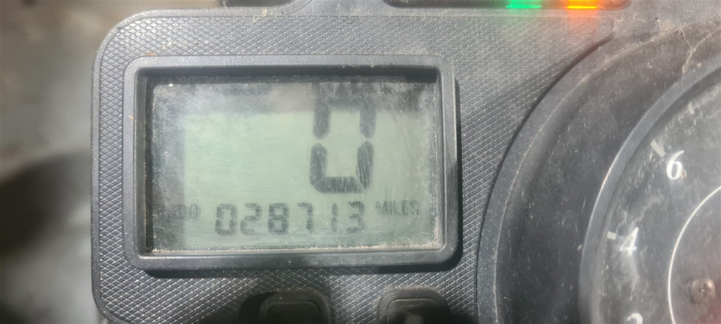 TRIUMPH DAYTONA 955i 2002-2006 CLOCKS INSTRUMENTS (CRACKED)