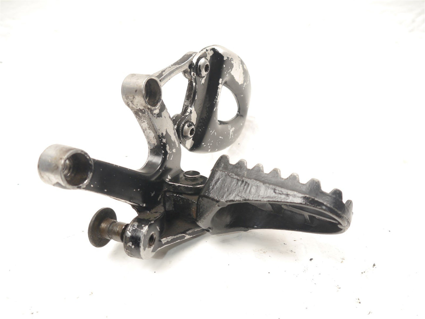 TRIUMPH DAYTONA 955i 2002-2006 FRONT LEFT FOOTREST HANGER & PEG