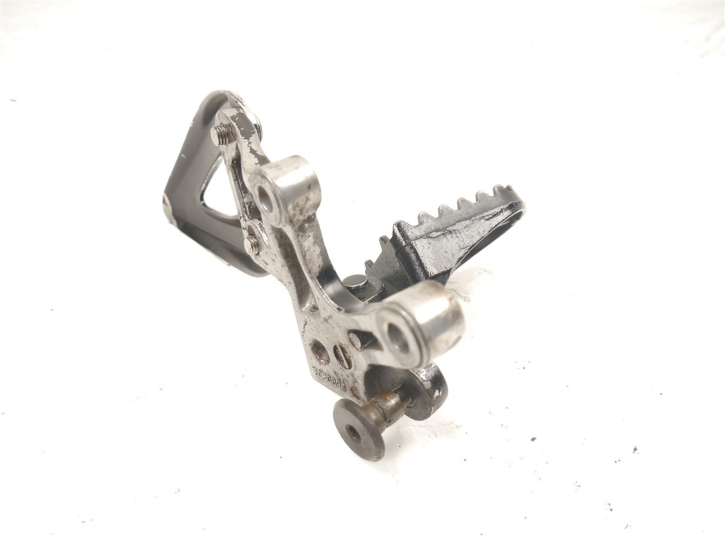 TRIUMPH DAYTONA 955i 2002-2006 FRONT LEFT FOOTREST HANGER & PEG