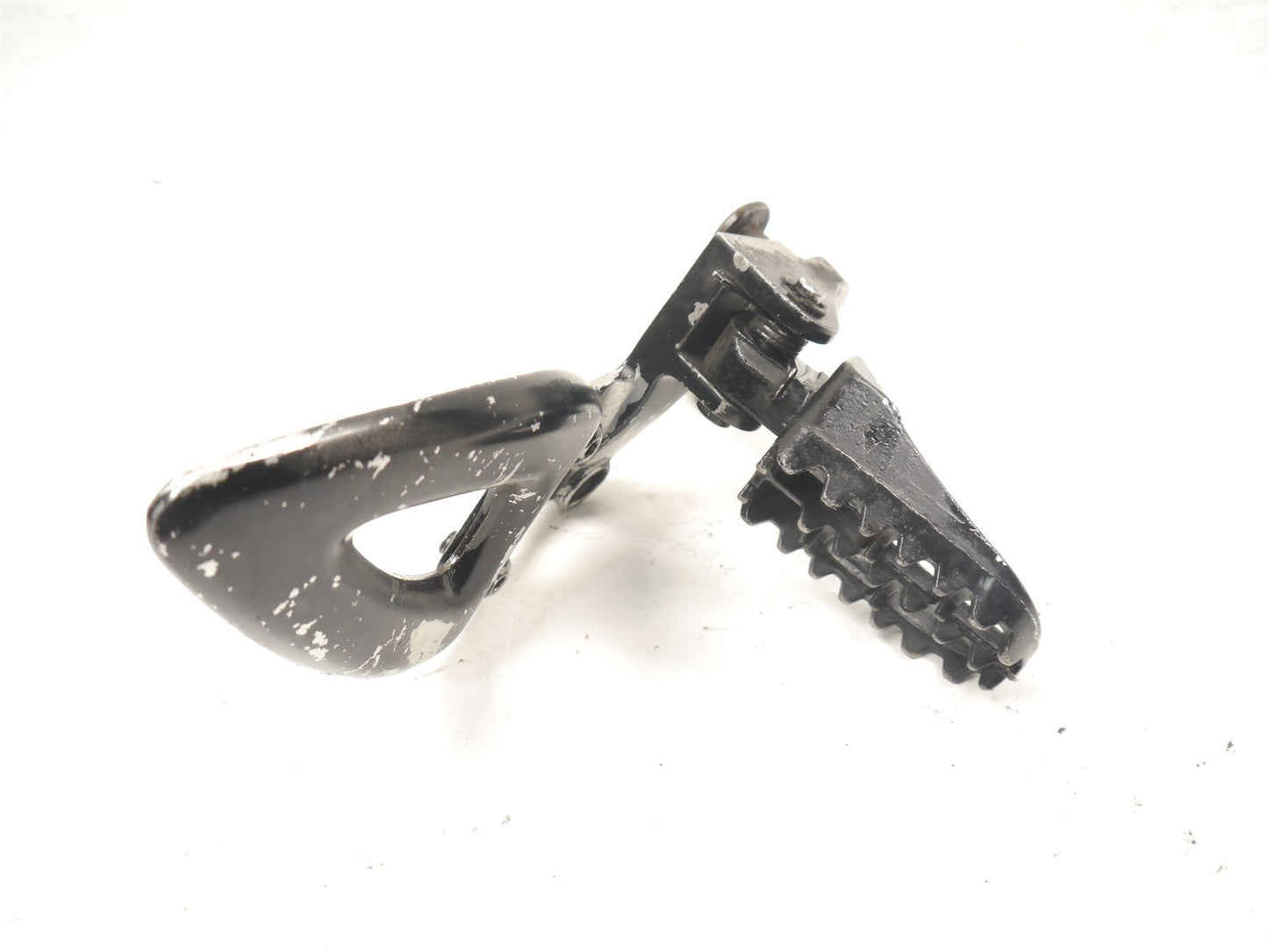 TRIUMPH DAYTONA 955i 2002-2006 FRONT LEFT FOOTREST HANGER & PEG