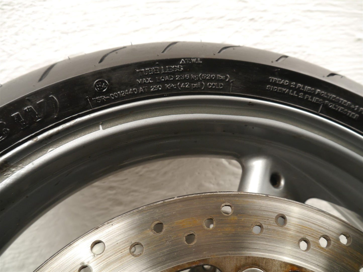 TRIUMPH DAYTONA 955i 2002-2006 FRONT WHEEL & TYRE