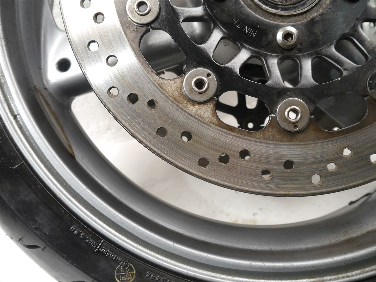TRIUMPH DAYTONA 955i 2002-2006 FRONT WHEEL & TYRE