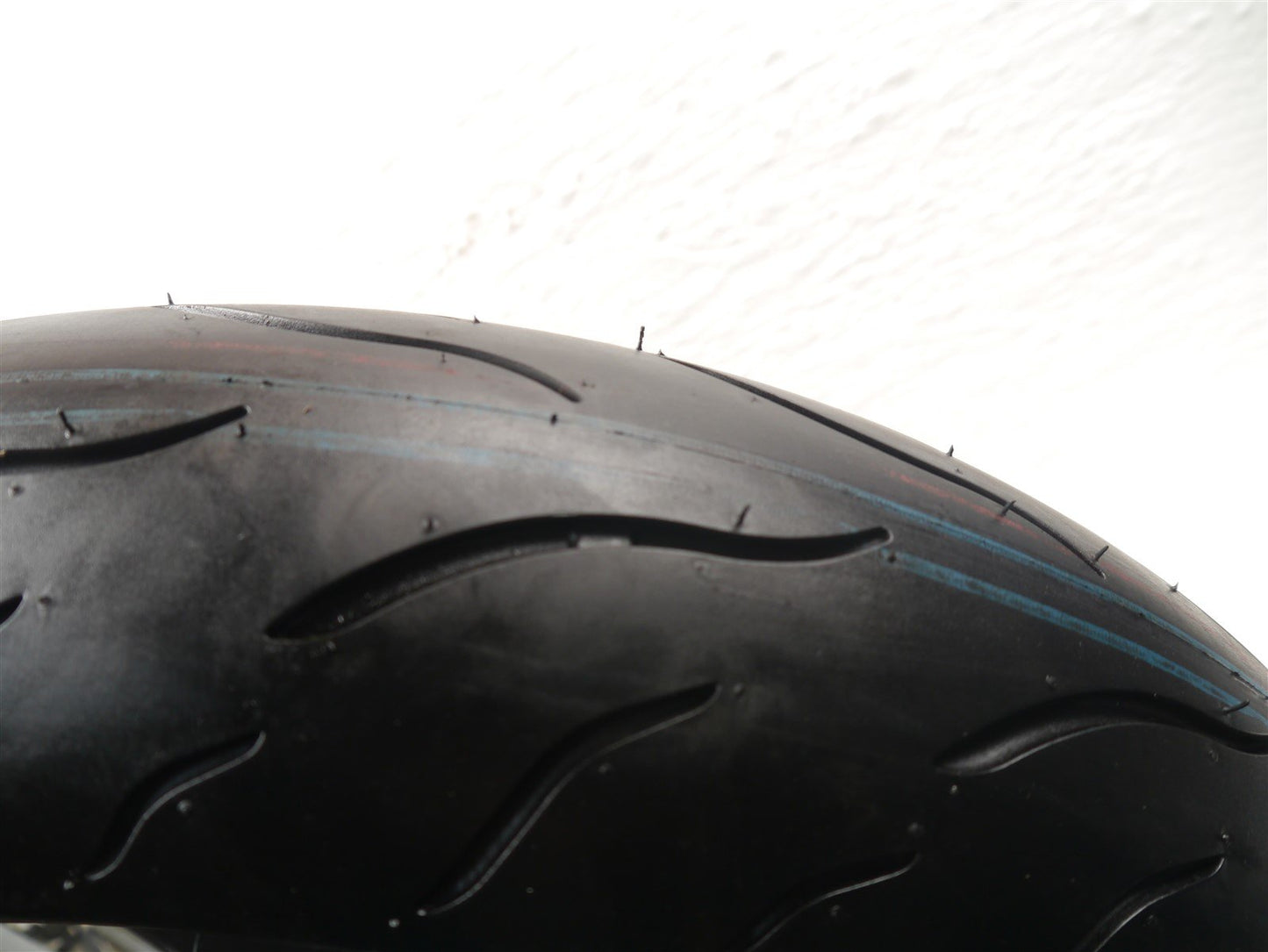 TRIUMPH DAYTONA 955i 2002-2006 FRONT WHEEL & TYRE