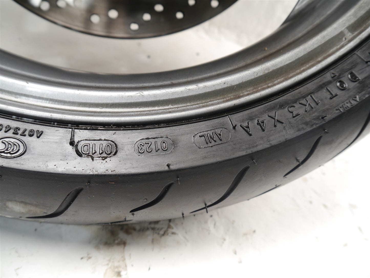 TRIUMPH DAYTONA 955i 2002-2006 FRONT WHEEL & TYRE