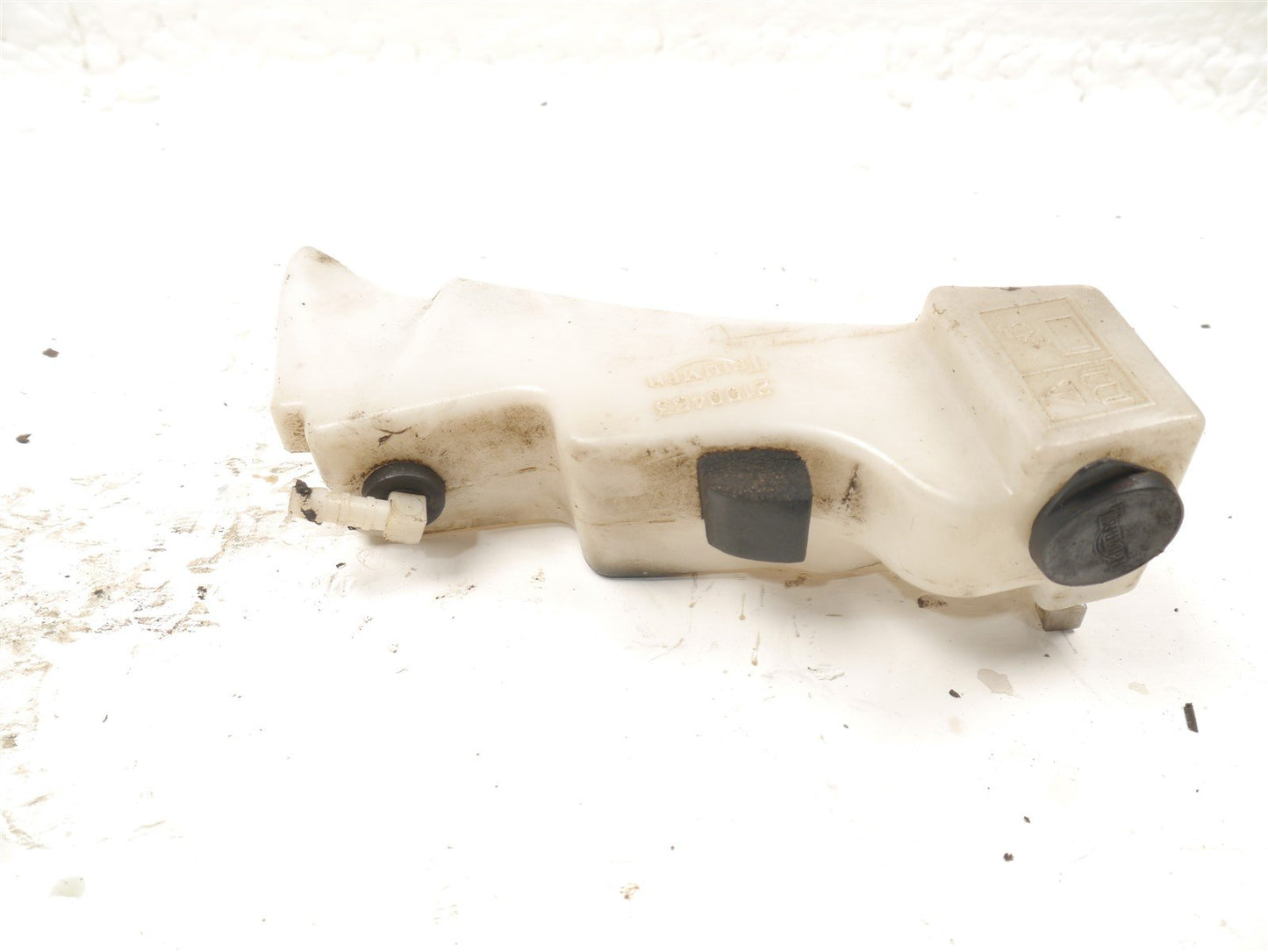 TRIUMPH DAYTONA 955i 2002-2006 COOLANT RESERVOIR & CAP