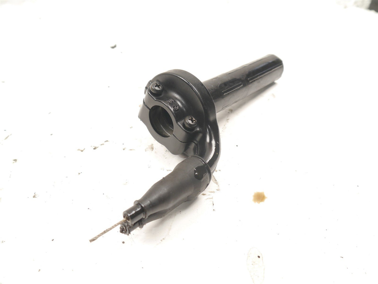 TRIUMPH DAYTONA 955i 2002-2006 THROTTLE TUBE ASSEMBLY