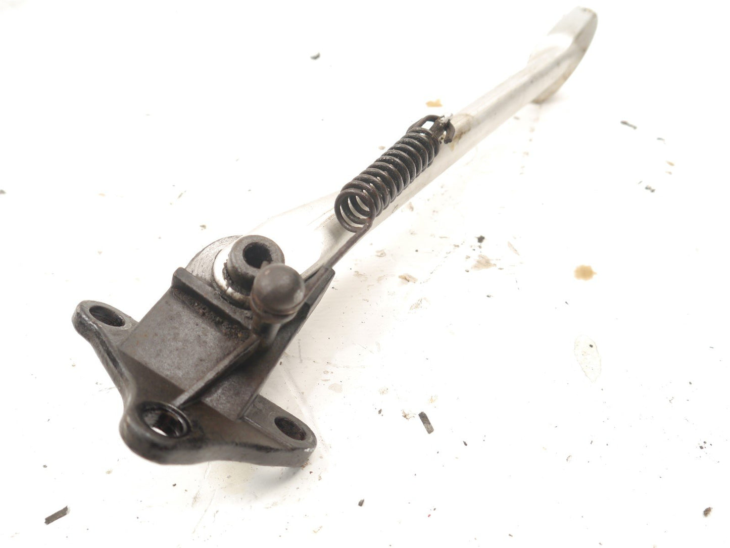 TRIUMPH DAYTONA 955i 2002-2006 SIDE STAND & MOUNT