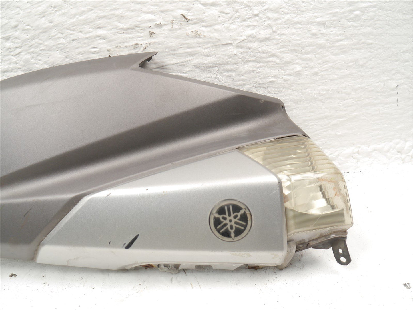 YAMAHA GPD125 NMAX 2015-2020 FRONT RIGHT FAIRING & INDICATOR (DAMAGED)