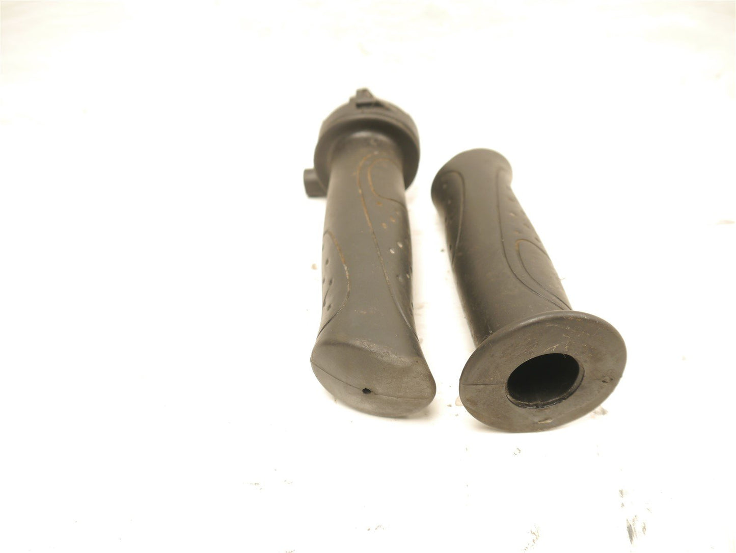 SYM SYMPHONY 125 2022-2024 THROTTLE TUBE & GRIPS