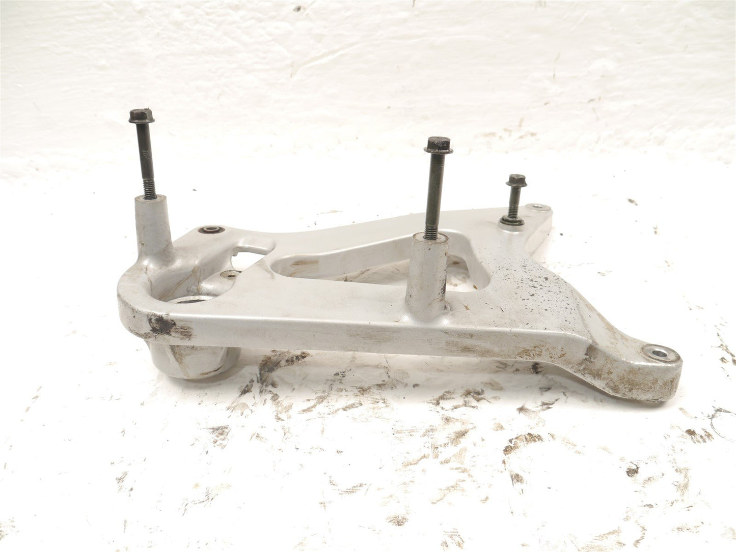 SYM SYMPHONY 125 2022-2024 REAR WHEEL MOUNT BRACKET