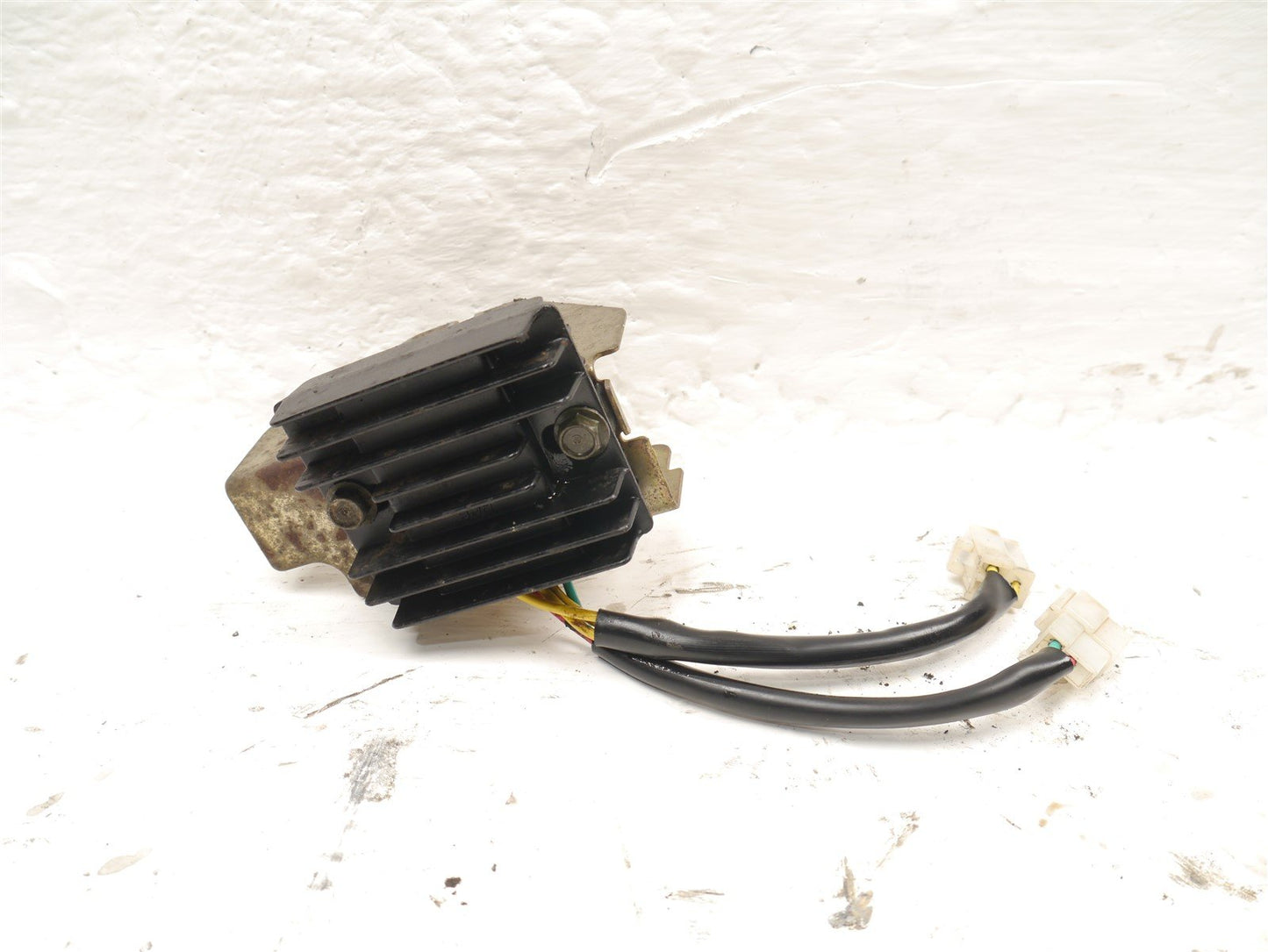 SYM SYMPHONY 125 2022-2024 VOLTAGE RECTIFIER & MOUNT