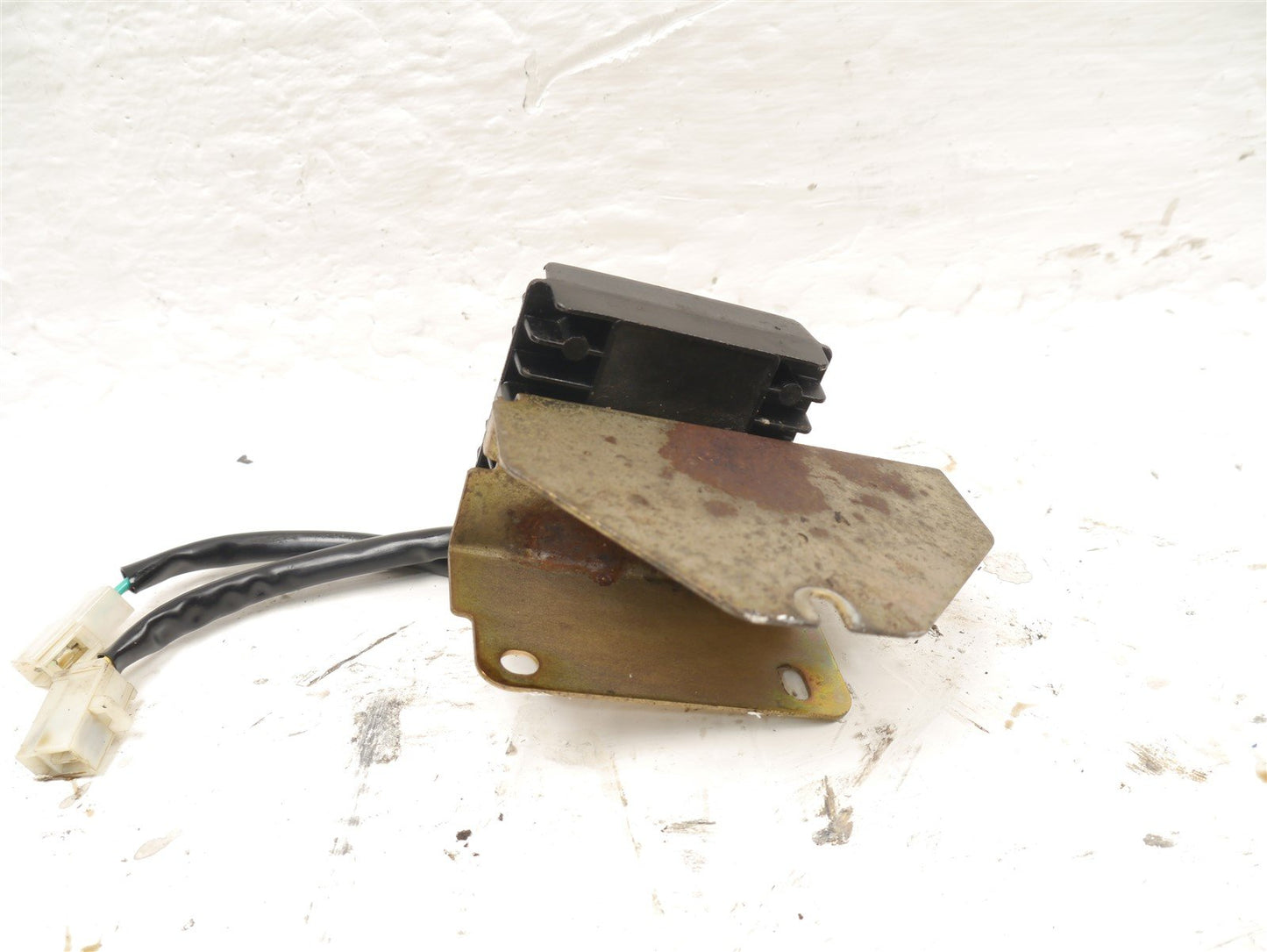 SYM SYMPHONY 125 2022-2024 VOLTAGE RECTIFIER & MOUNT