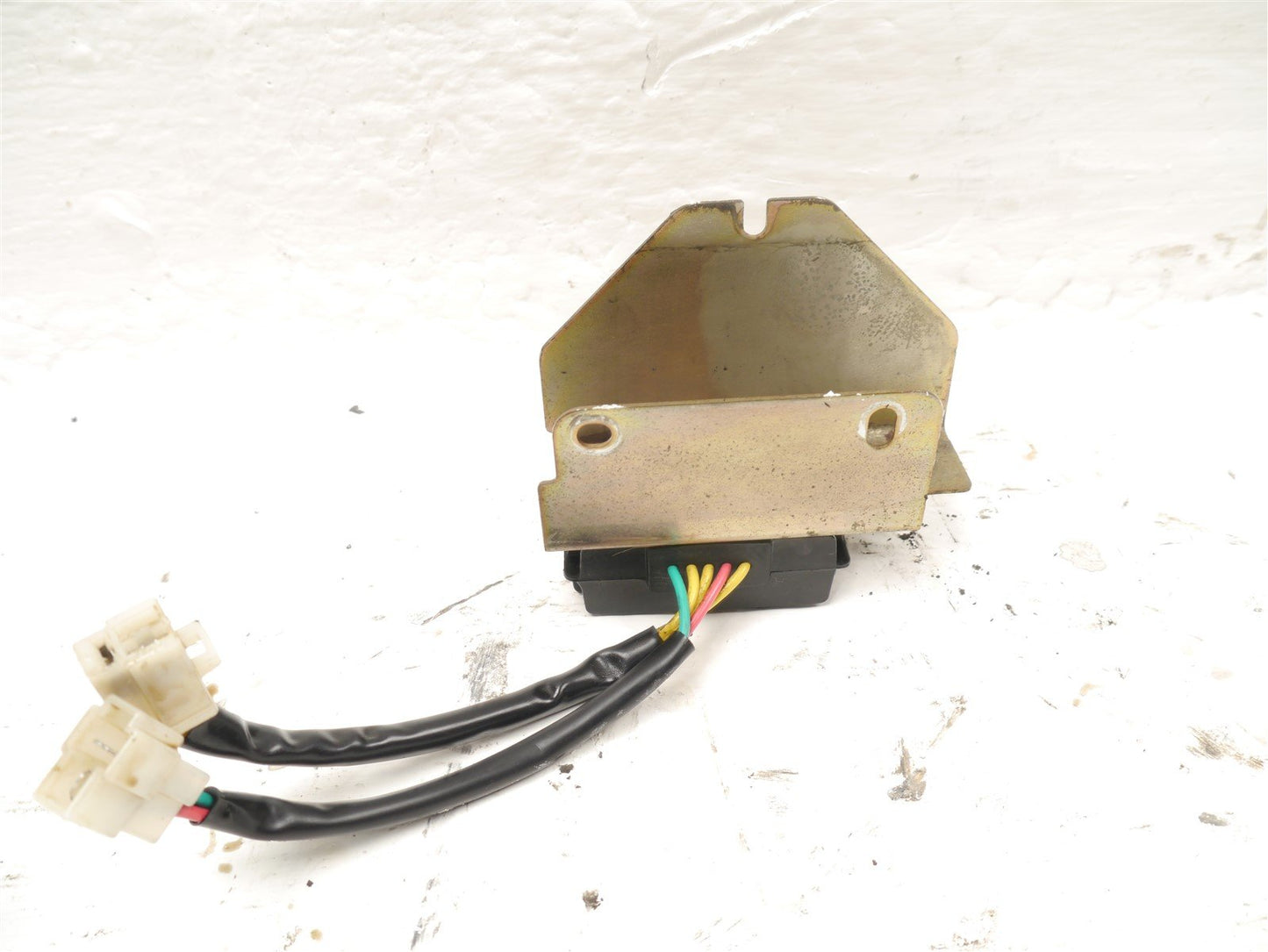SYM SYMPHONY 125 2022-2024 VOLTAGE RECTIFIER & MOUNT