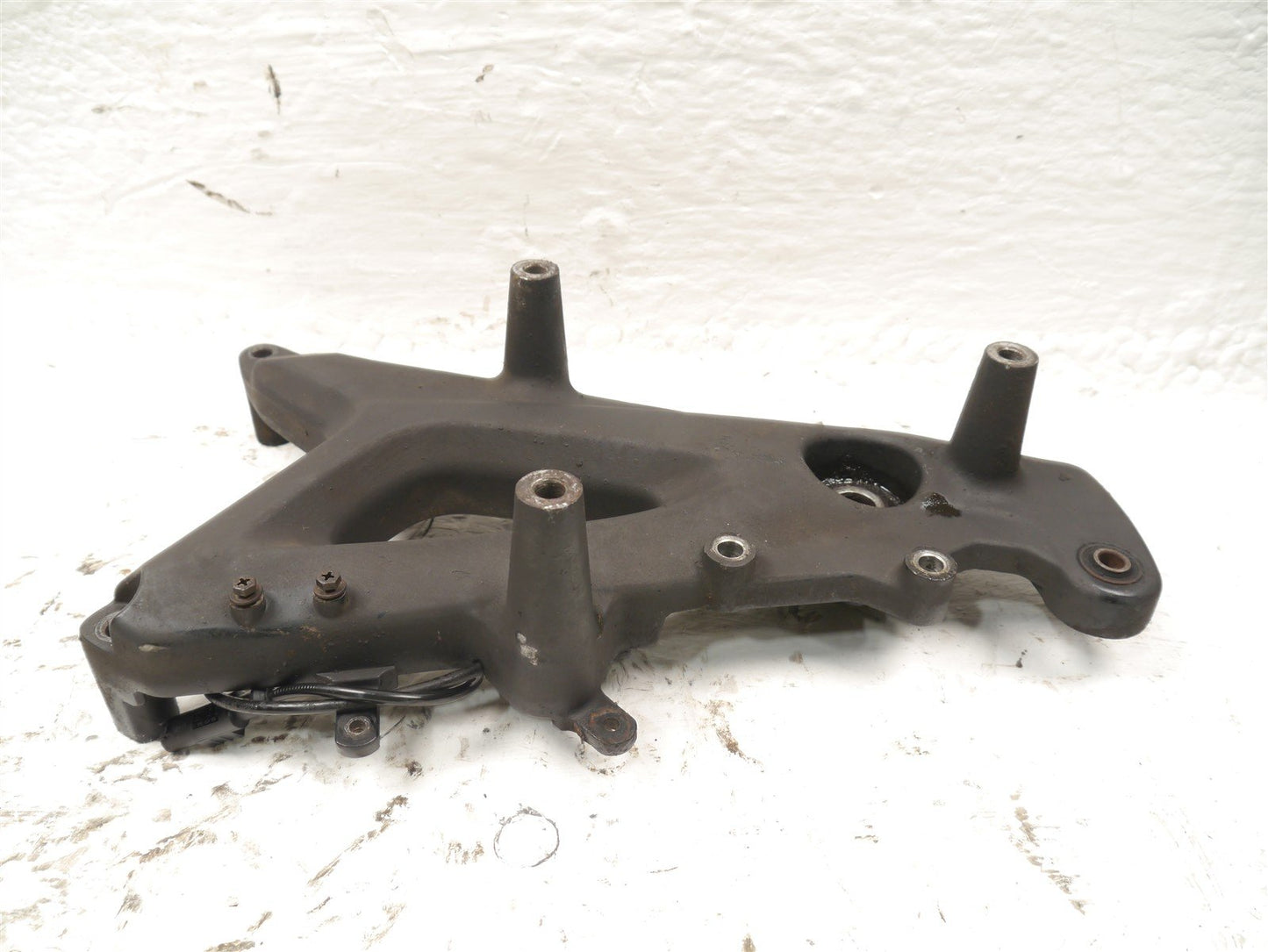 KAWASAKI J125 SC125 2016-2021 REAR WHEEL BRACKET