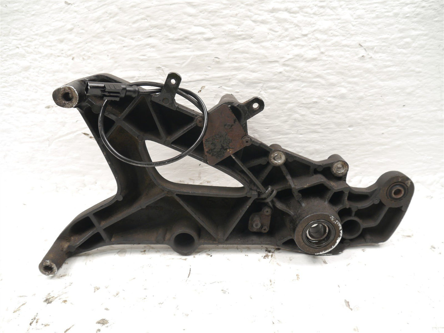 KAWASAKI J125 SC125 2016-2021 REAR WHEEL BRACKET