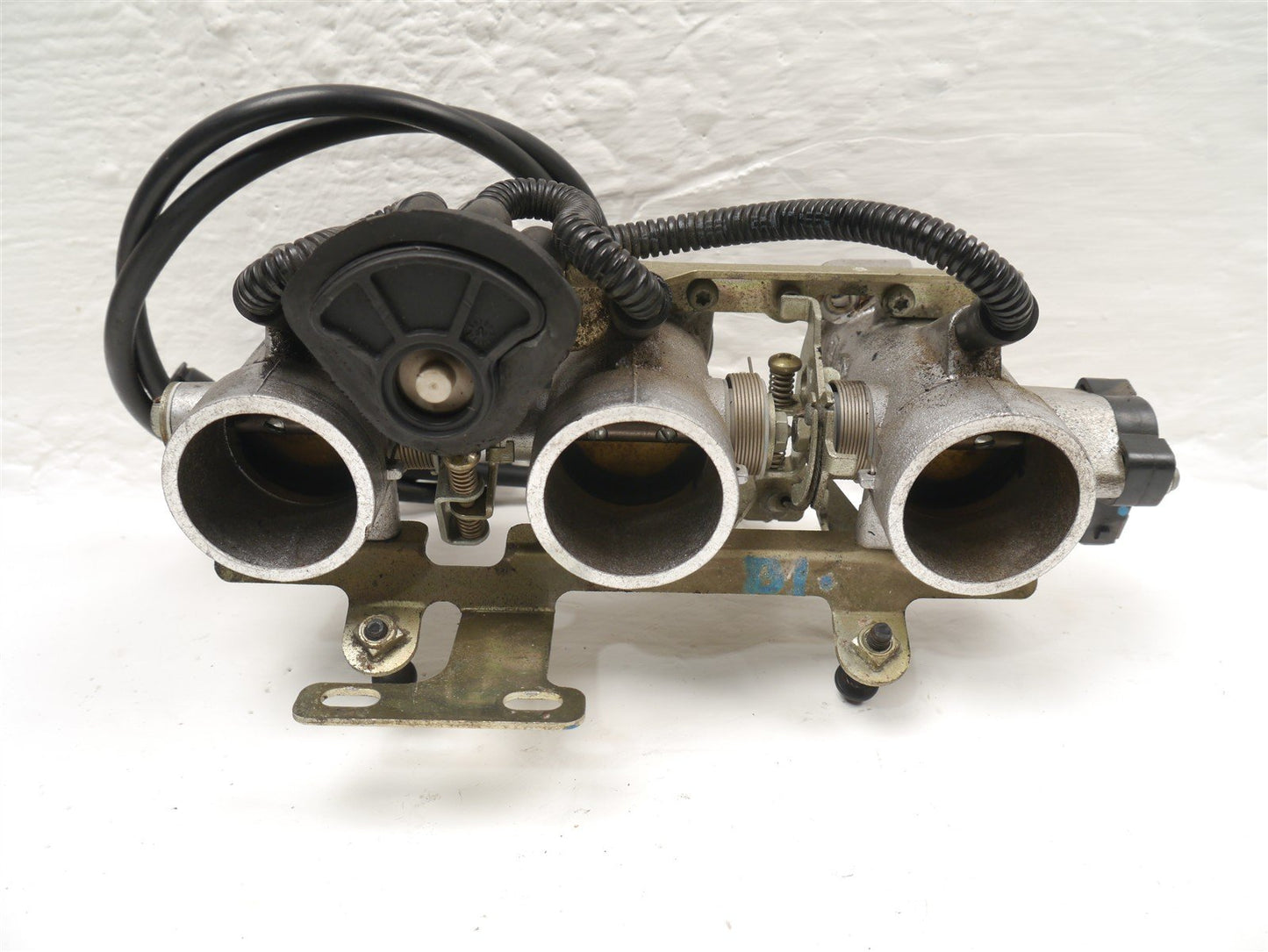 TRIUMPH SPRINT 955i RS 1999-2004 THROTTLE BODIES 24K
