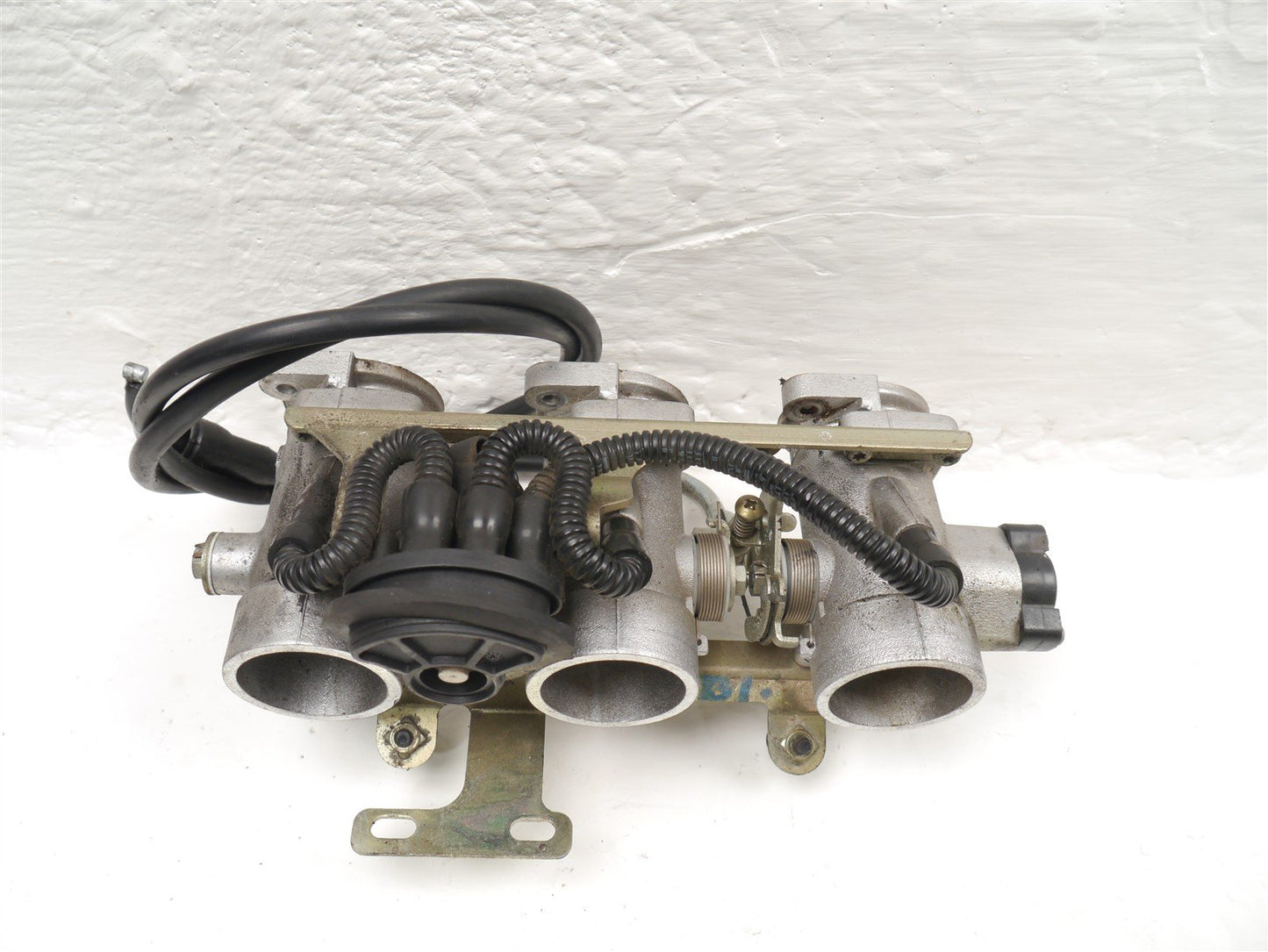 TRIUMPH SPRINT 955i RS 1999-2004 THROTTLE BODIES 24K