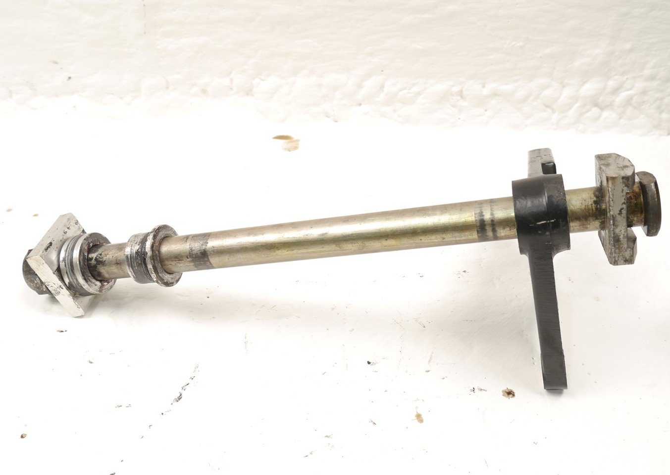 TRIUMPH SPRINT 955i RS 1999-2004 REAR WHEEL SPINDLE