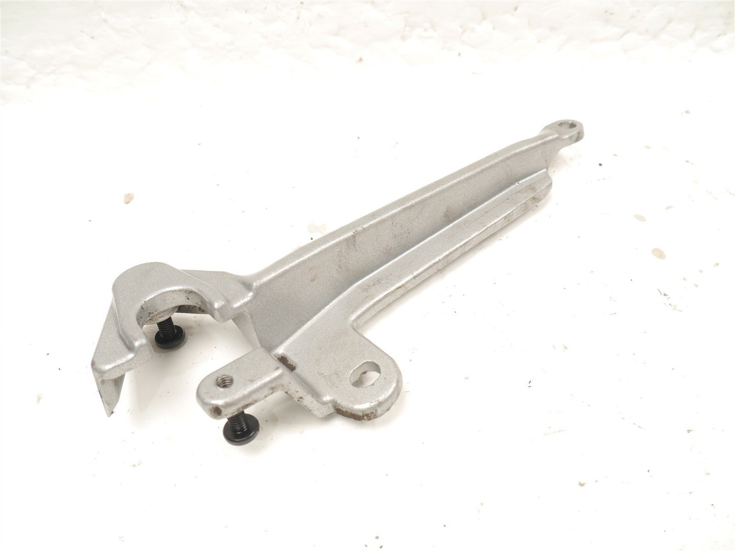 TRIUMPH SPRINT 955i RS 1999-2004 REAR SEAT LOCK MOUNT