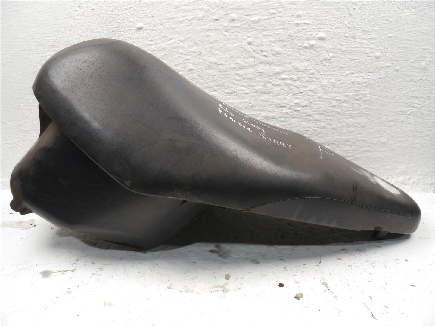 HONDA NSC110 VISION 2012-2016 SEAT AND STORAGE TUB (TORN)