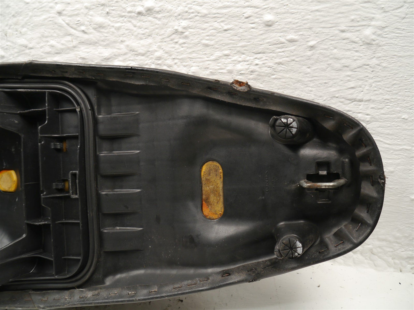 HONDA NSC110 VISION 2012-2016 SEAT AND STORAGE TUB (TORN)