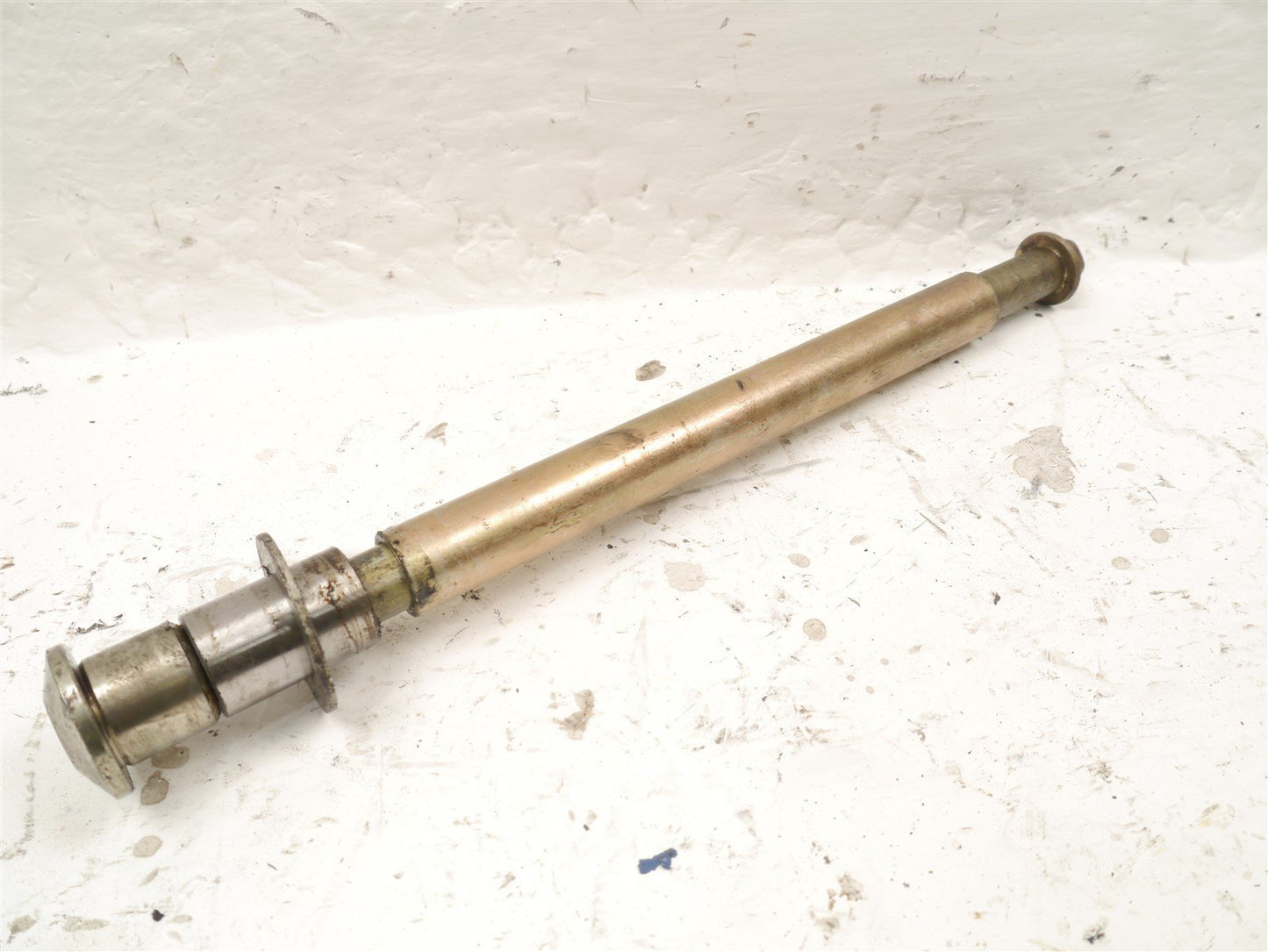 TRIUMPH SPRINT 955i RS 1999-2004 SWINGARM SPINDLE
