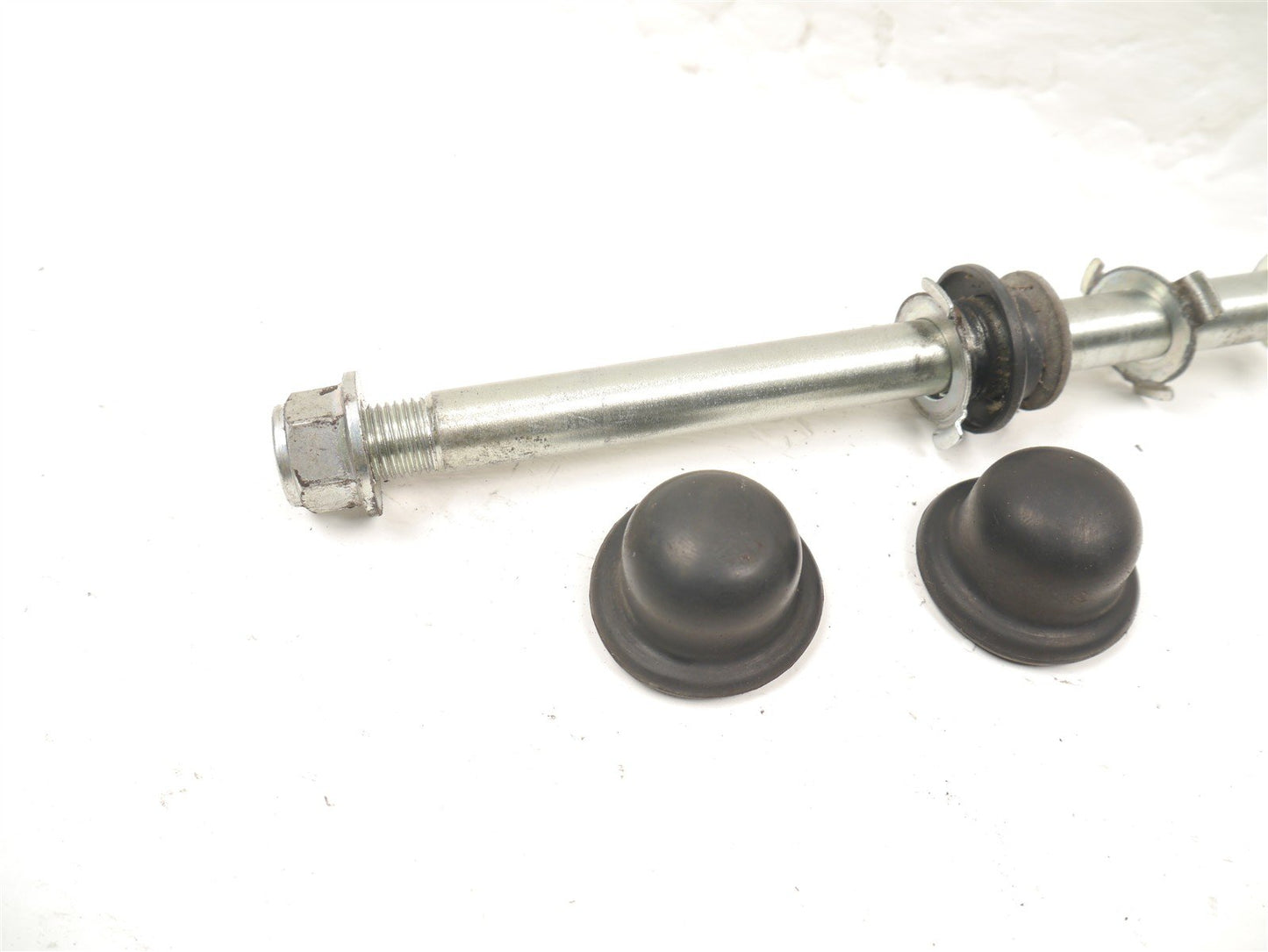 YAMAHA YBR125 CUSTOM FRONT WHEEL SPINDLE