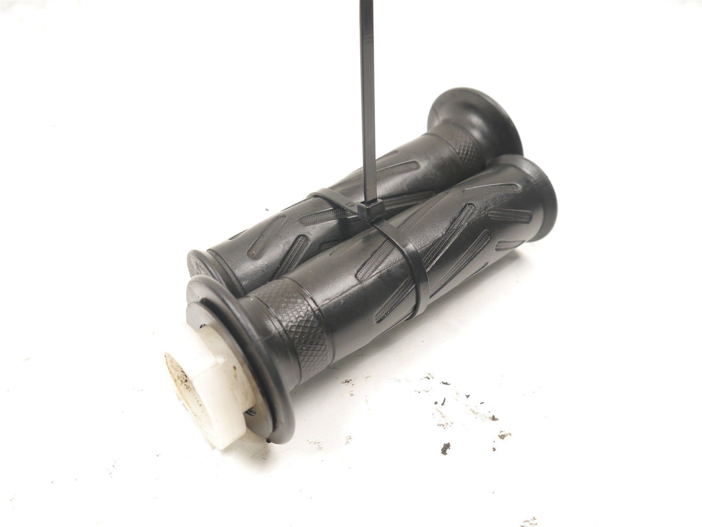 YAMAHA YBR125 CUSTOM THROTTLE TUBE & GRIPS