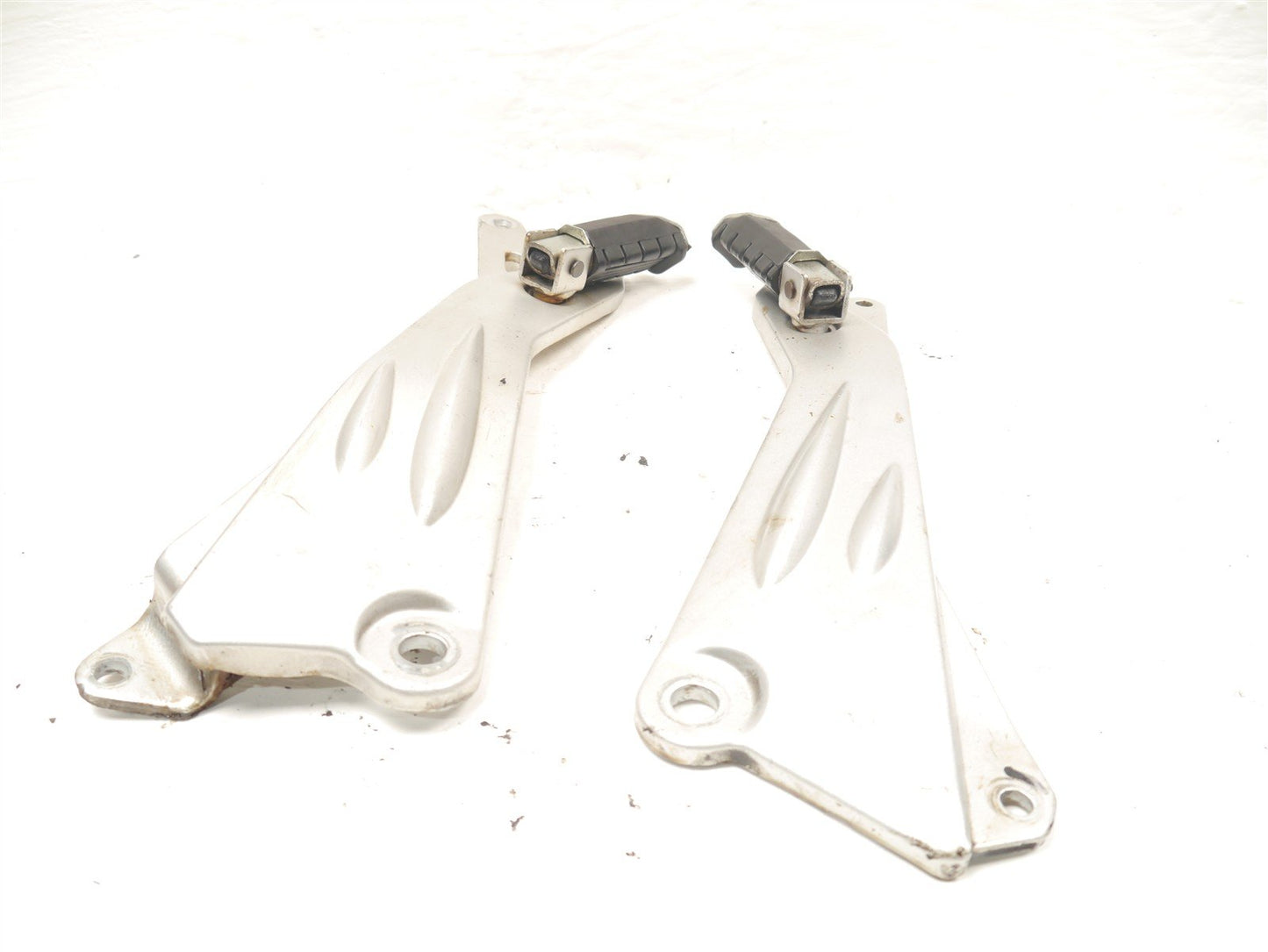 YAMAHA YBR125 CUSTOM REAR FOOTRESTS & HANGERS
