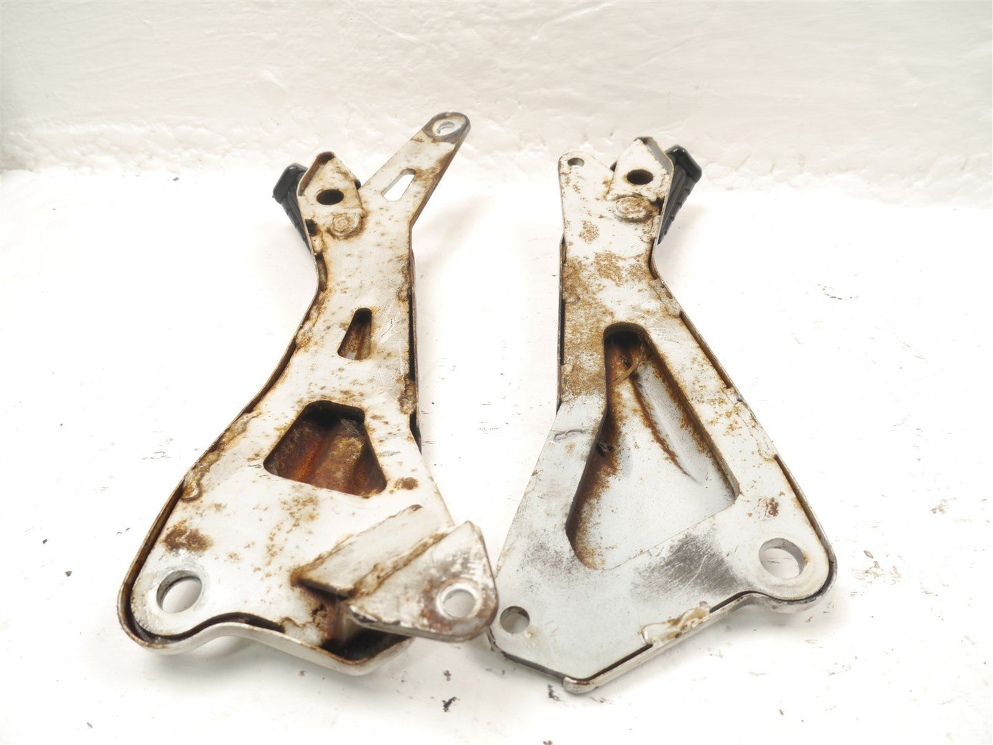 YAMAHA YBR125 CUSTOM REAR FOOTRESTS & HANGERS