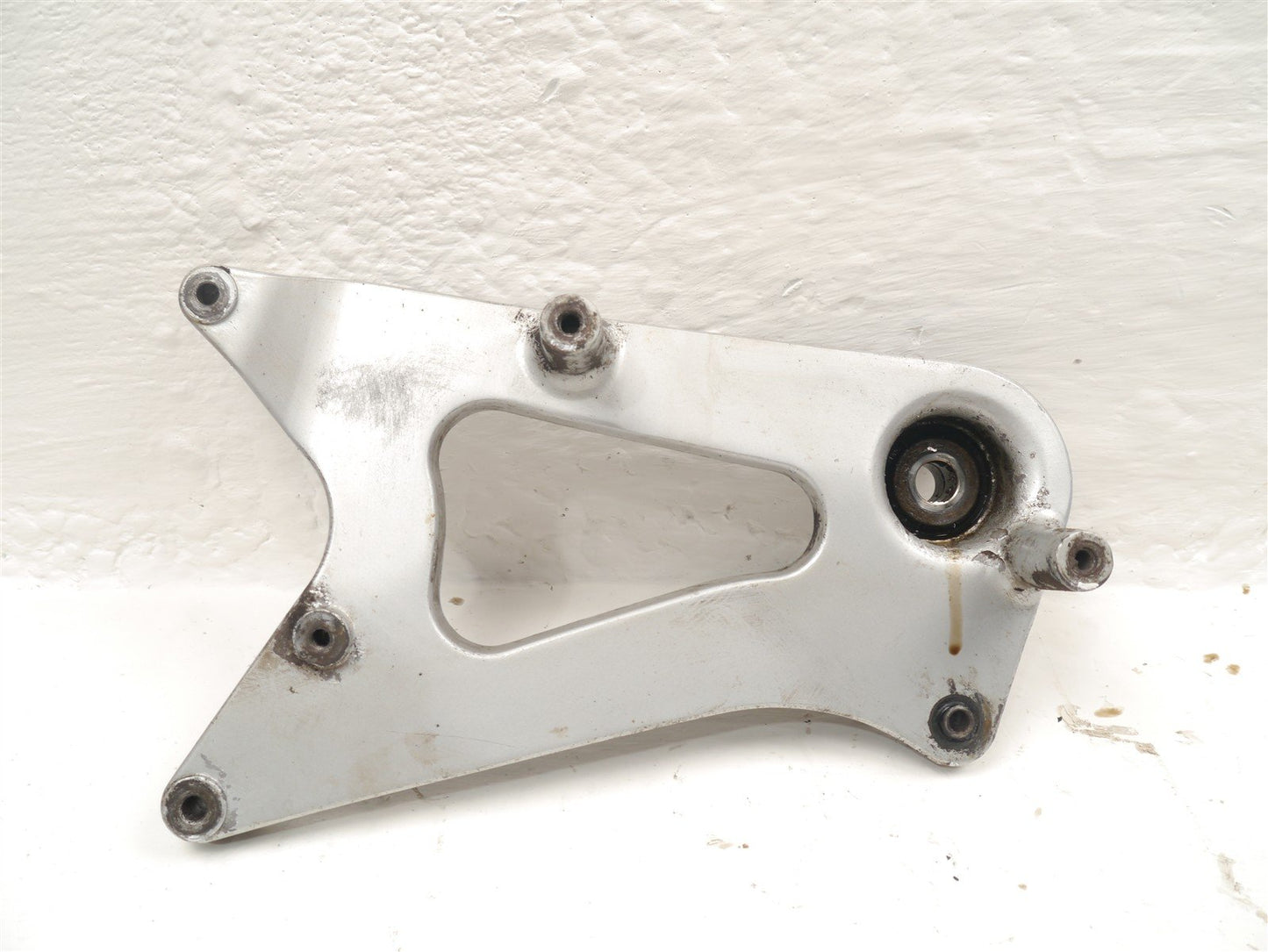 SYM SYMPHONY ST 125 2014-2015 REAR WHEEL MOUNT BRACKET