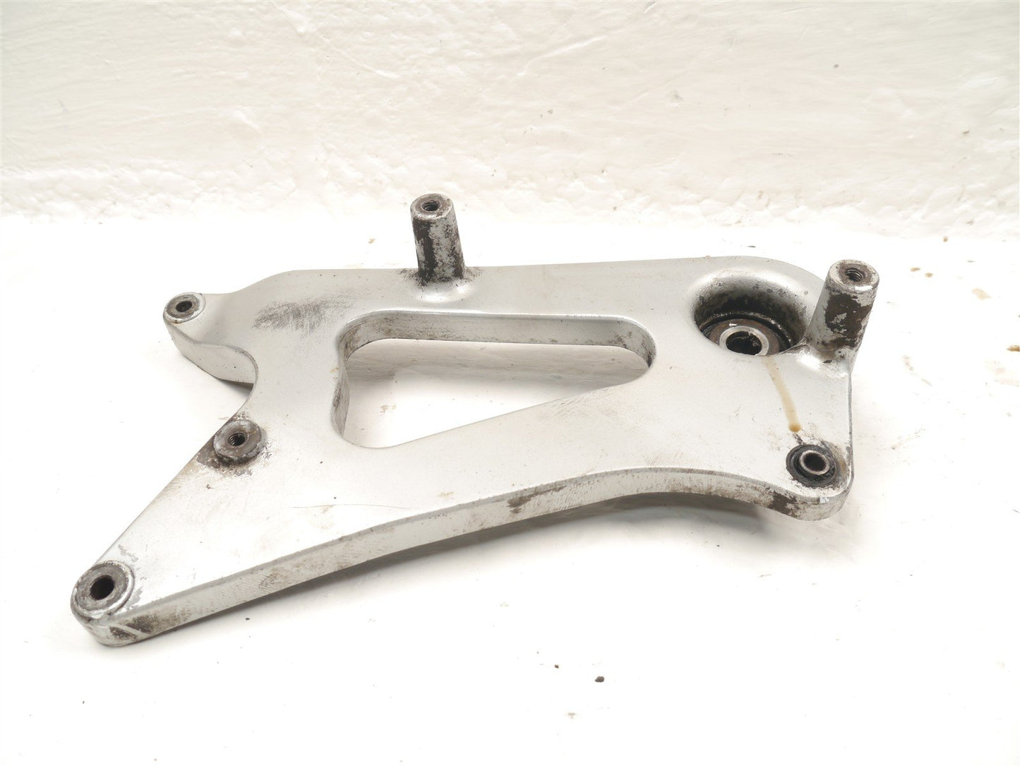 SYM SYMPHONY ST 125 2014-2015 REAR WHEEL MOUNT BRACKET