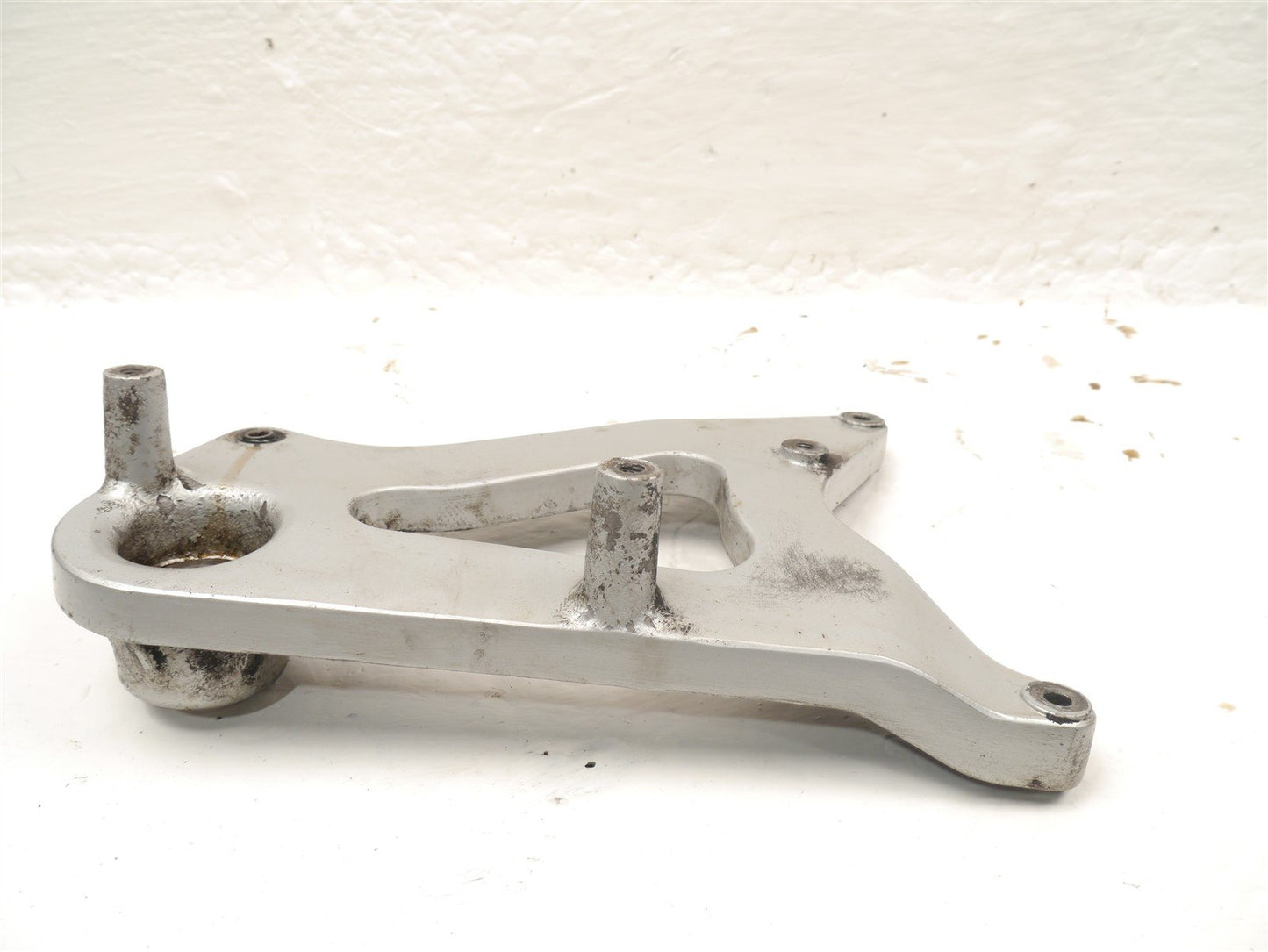 SYM SYMPHONY ST 125 2014-2015 REAR WHEEL MOUNT BRACKET
