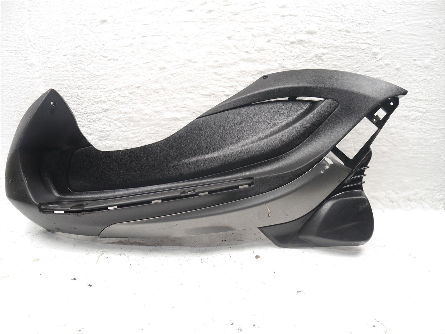 PIAGGIO BEVERLY 350 LEFT FOOT FAIRING
