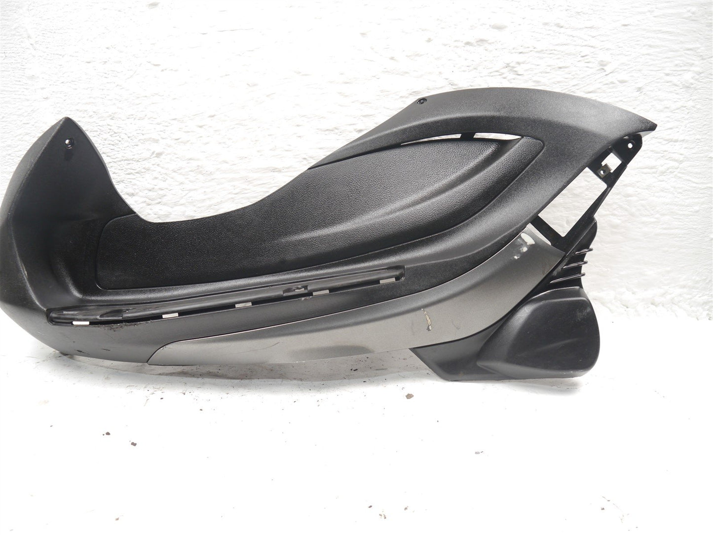 PIAGGIO BEVERLY 350 LEFT FOOT FAIRING