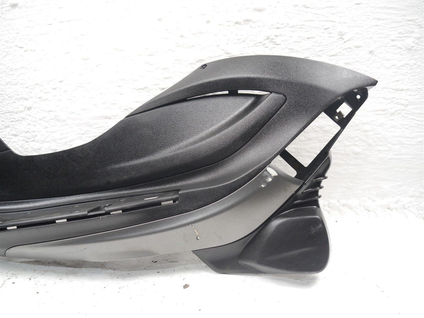 PIAGGIO BEVERLY 350 LEFT FOOT FAIRING