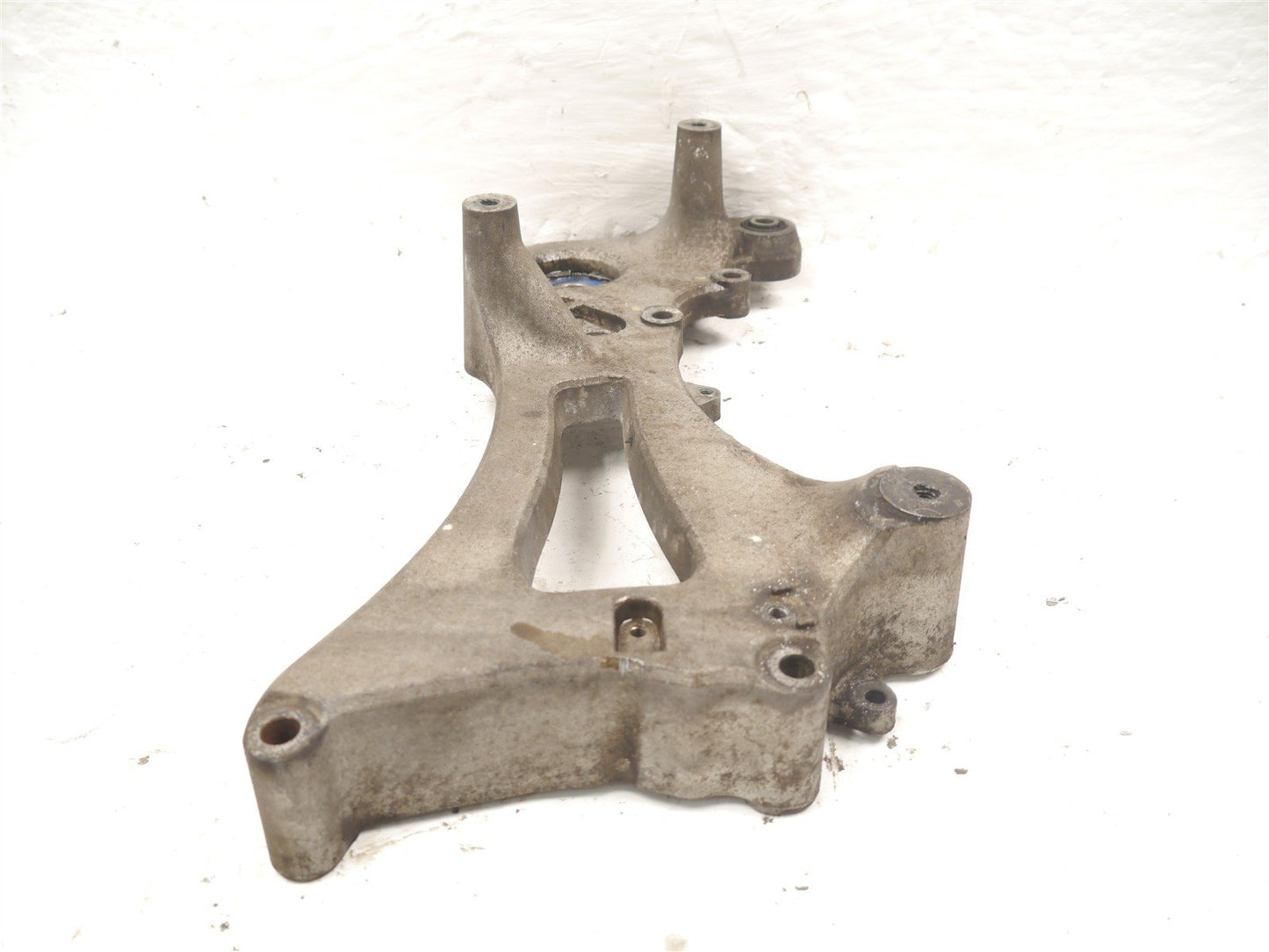 PIAGGIO BEVERLY 350 REAR WHEEL MOUNT BRACKET