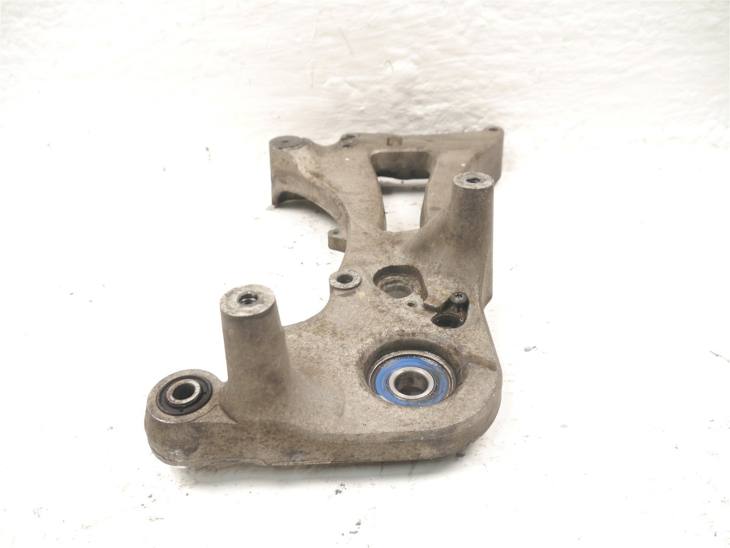 PIAGGIO BEVERLY 350 REAR WHEEL MOUNT BRACKET