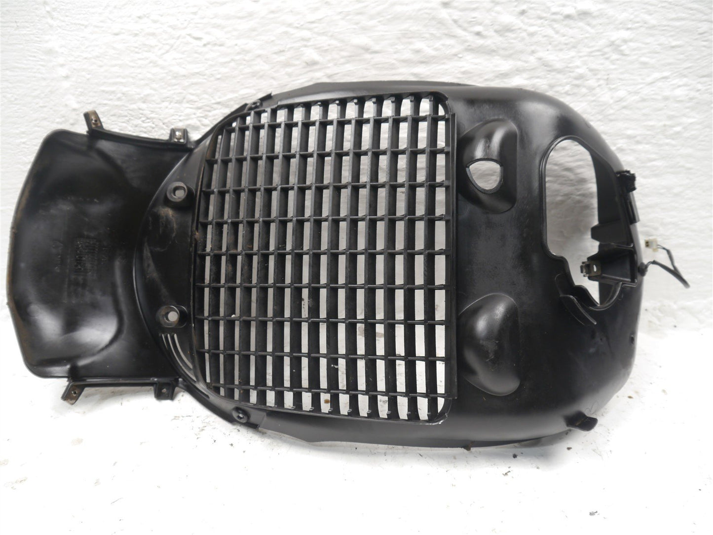 PIAGGIO BEVERLY 350 RADIATOR GRILL