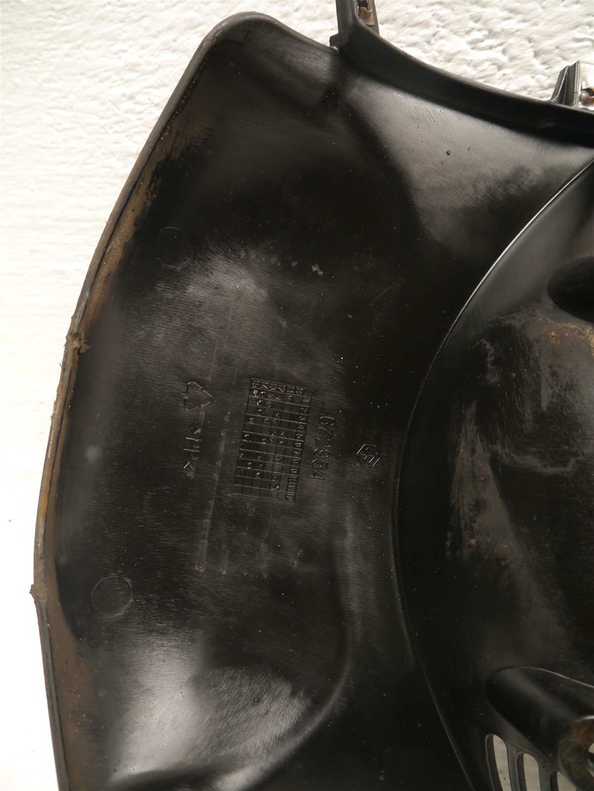 PIAGGIO BEVERLY 350 RADIATOR GRILL
