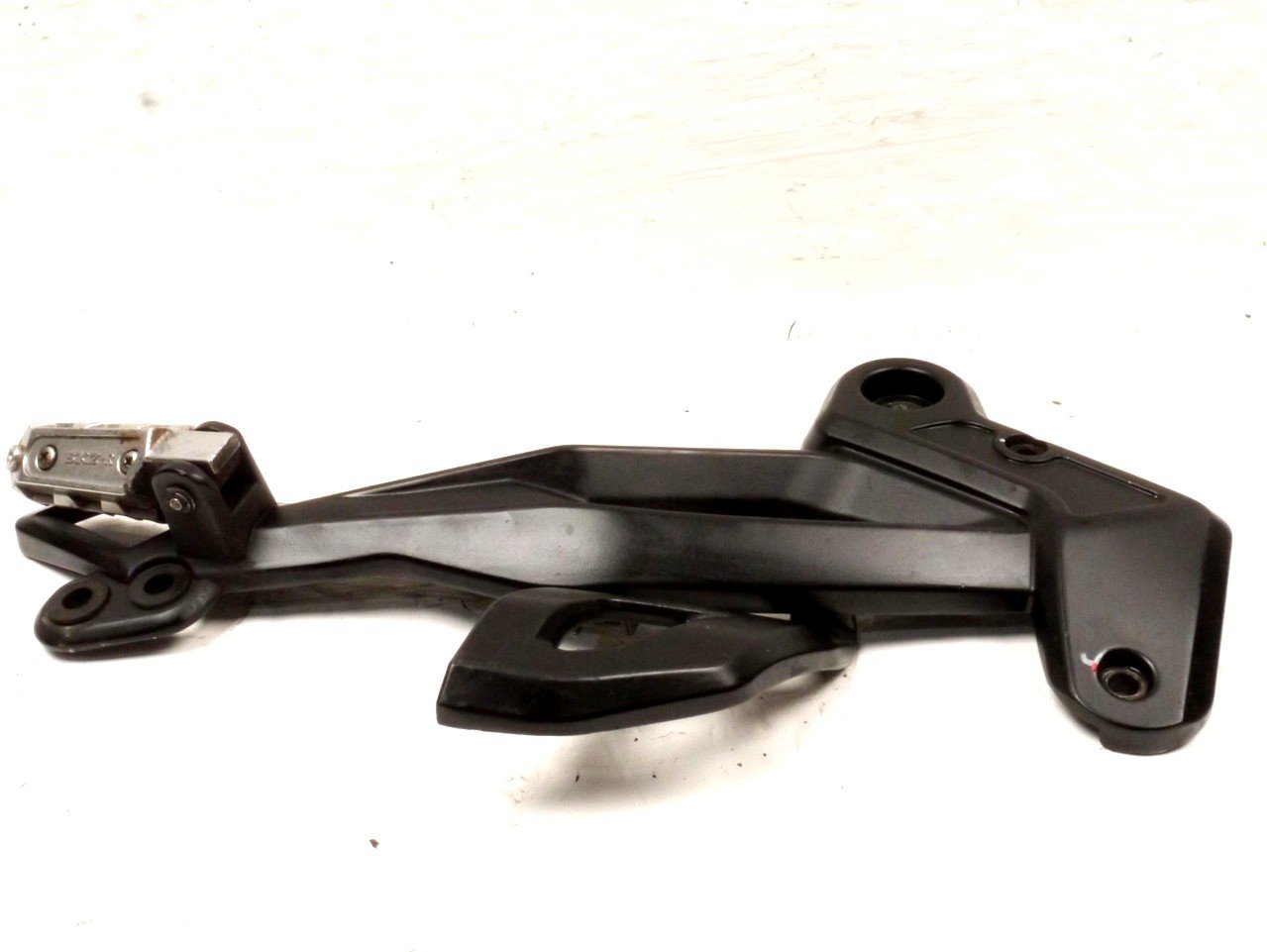 BENELLI 502 C RIGHT FOOTREST HANGER