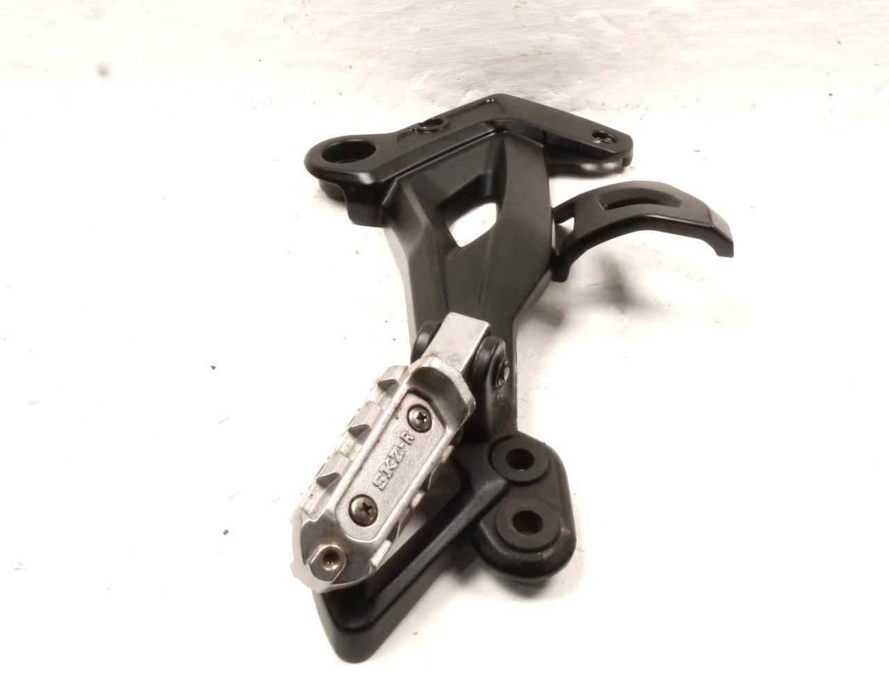 BENELLI 502 C RIGHT FOOTREST HANGER