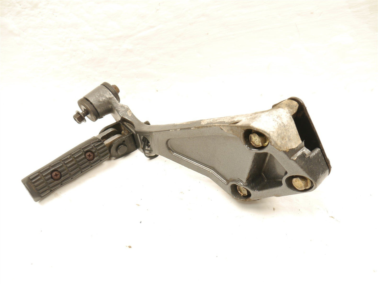 TRIUMPH TRIDENT SPRINT 900 1992-1998 RIGHT REAR FOOTREST HANGER
